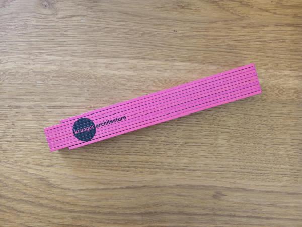 Double mètre bois de hêtre rose Krueger Architecture